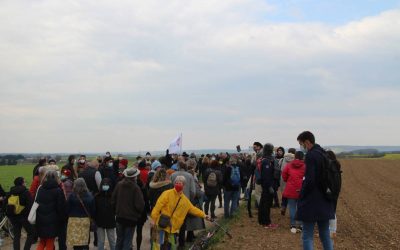 Plus de 200 manifestants dans la zone artisanale des Vauguillettes de Sens pour dire « stop » au projet Panhard